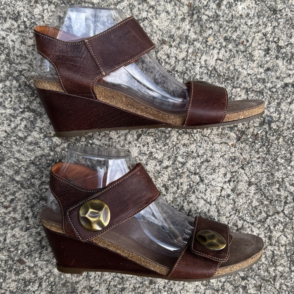 Taos Women's Carousel‎ 3 Tan Leather Wedge Sandals Size 41 US 10 Comfort Casual - Picture 6 of 13